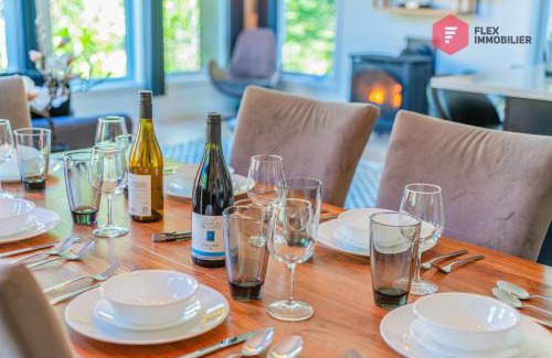 Pont-Rouge Ski Chalet | Le Grand Pic de Portneuf - 65" TV, Sonos, SPA, Pool, Fireplace, Billiards