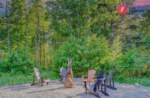 Pont-Rouge House | Le Harfang de Portneuf/Hot tub Pool Sauna Billiards Trails
