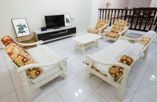Kota Kinabalu House | 【Le'Hilltop】Land Below The Wind | Bright & Cozy Semi-D House | BBQ/8-10Pax