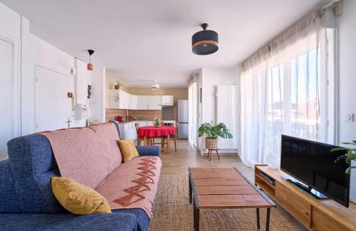 Sud-Gare Apartment | Le Jacques Cartier - appartement T2 - terrasse et parking