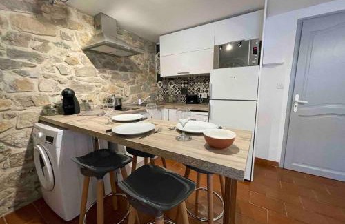 Route d'Arles Apartment | LE JAD Joli F2 proche Gare, Arènes avec terrasse privée
