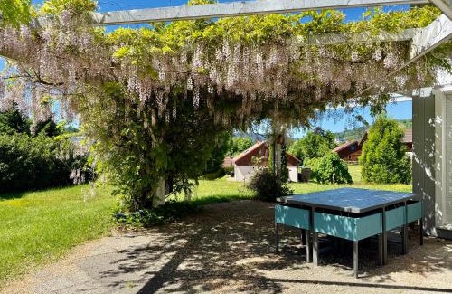 Gerardmer House | Le Jardin de Rose et Capucine, piscine et jardin avec terrasse