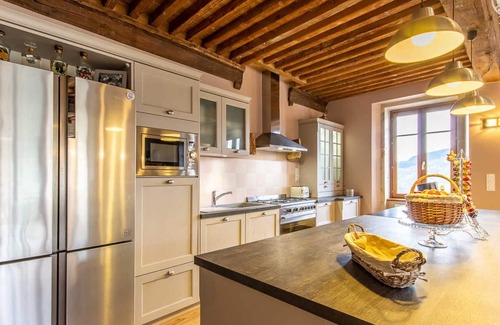 Solutre-Pouilly House | Le Jardin des Berthelots