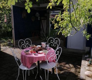 La Chapelle-aux-Choux House | Le jardin Renard-Clos sur Loir cottage in the Loir & Loire valleys