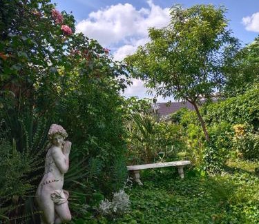 La Chapelle-aux-Choux House | Le jardin Renard-Clos sur Loir cottage in the Loir & Loire valleys