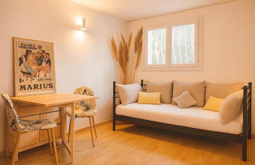 Raphele-les-Arles Apartment | Le jardinet d'Emma - Appart RDC avec jacuzzi, parking, au calme