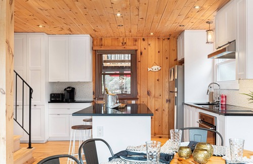 Les Pays-d'en-Haut Regional County Municipality Ski Chalet | Le Laurentides - Chaletwow