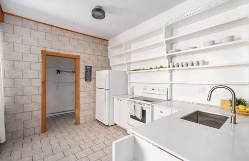 Mile End Apartment | "Le Laurier" - Mile-End Retreat, 3bdrs - sleeps (8)