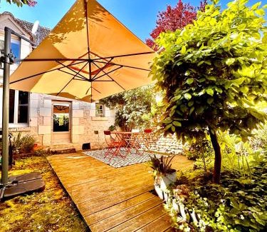 Chedigny House | Le Lavoir aux Roses by Gîtes Sud Touraine