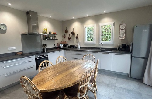 Espelette House | Le Lavoir, walk to town air conditioned calm