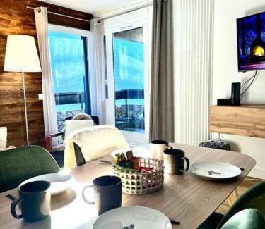 Le Planellet Apartment | Le LihamWood