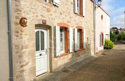 Mortagne-sur-Sevre House | Le logis de la Forge à 10 min du Puy duFou