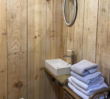 Cholet Apartment | Le logis de la Grange aux Gîtes de l'Etang des Noues,