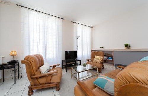 Saint-Androny House | "Le logis du Clocher" par Chelona'Loc - 2 chambres, lits kig size - jardin