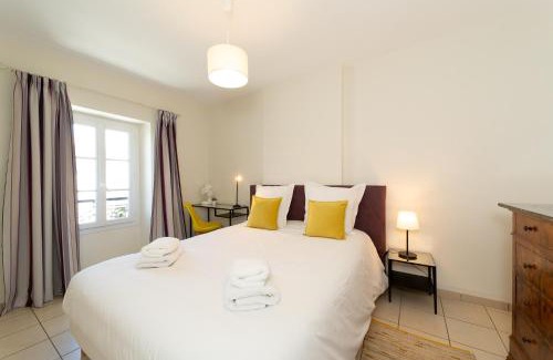 Saint-Androny House | "Le logis du Clocher" par Chelona'Loc - 2 chambres, lits kig size - jardin