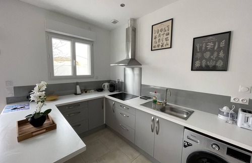 Villetelle Apartment | Le Lou Clapas Self-contained apartment with courtyard