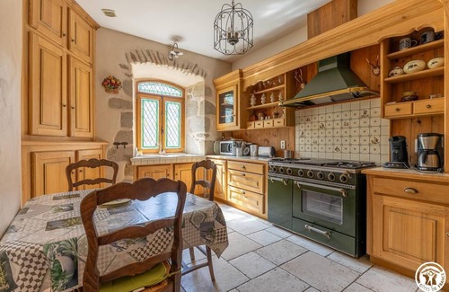 Saint-Bonnet-le-Chastel House | Le Médiéval - ST Bonnet LE Chastel