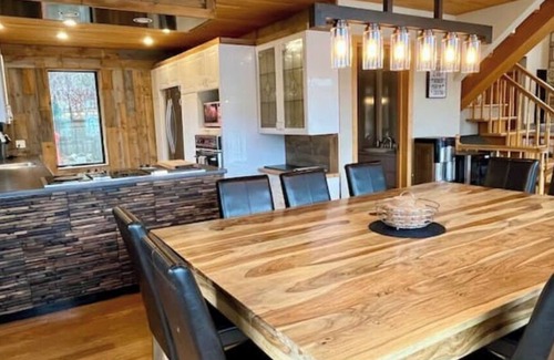 St-Adolphe-d'Howard Ski Chalet | Le Majestueux, Waterfront, Spa, BBQ, Outdoor & Ski