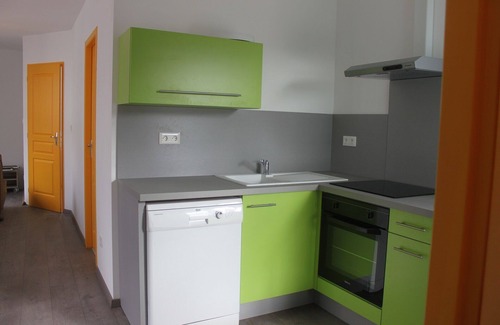 Vallon-Pont-d'Arc Cottage | Le Mandarine cottage in sparkling colors