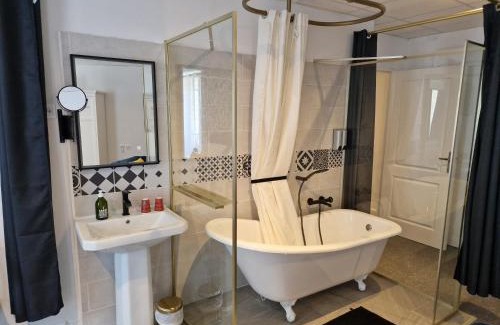 Cluny Bed & Breakfast | LE MANOIR- CLUNY
