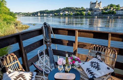 Saumur Boat Rental | Le Martin Pêcheur: Luxury ecolodge boat