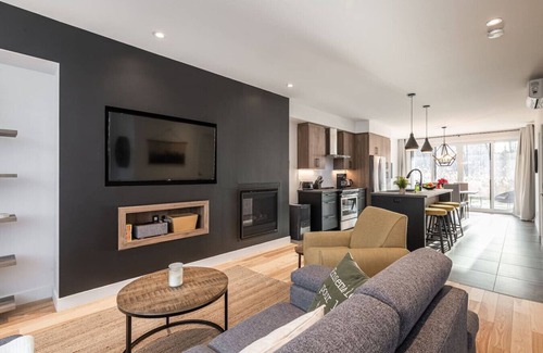 Magog Apartment | Le Memph: 1-bedroom pool spa Lake Memphremagog