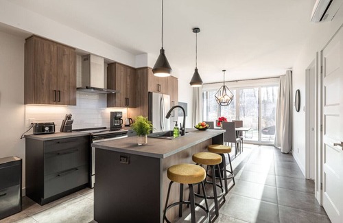 Magog Apartment | Le Memph: 1-bedroom pool spa Lake Memphremagog