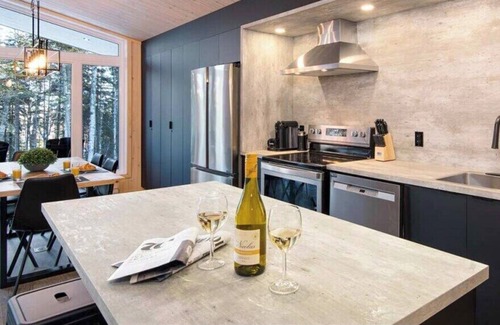 Les Eboulements Ski Chalet | Le Montagnard 91 - Tranquil Chalet, Pet-Friendly