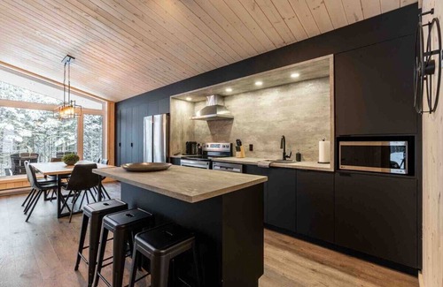 Les Eboulements Ski Chalet | Le Montagnard 91 - Tranquil Chalet, Pet-Friendly
