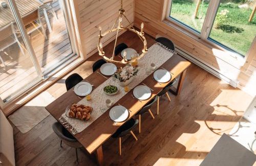 Val-des-Lacs Ski Chalet | Le Montagnia escape to Tremblant with hot tub