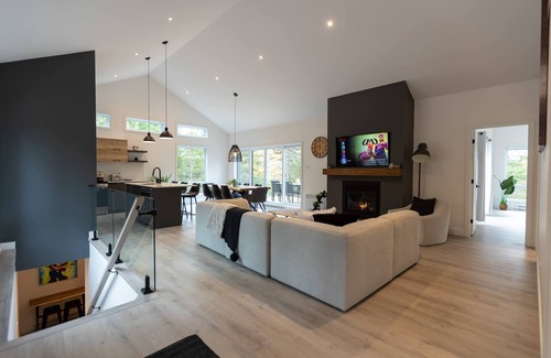 Argenteuil Regional County Municipality House | Le NaturÔzen | Chalet neuf avec Spa et Sauna