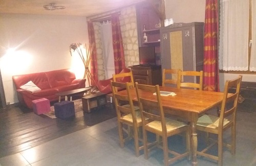 Paizay-le-Sec House | Le Numero 4 : 1 à 14 Personnes ! Climatisé et feu de Bois