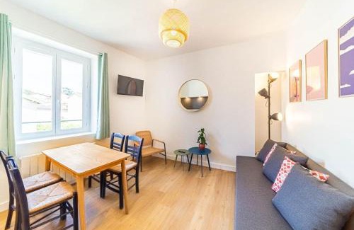 Sainte-Foy-les-Lyon Apartment | Le Pablo charming 6 pers Sainte-Foy-lès-Lyon