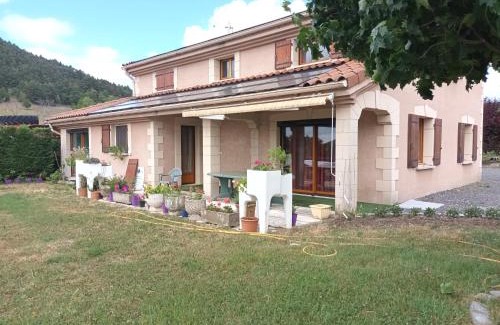 Arsac-en-Velay Apartment | Le paysage - Le studio PMR