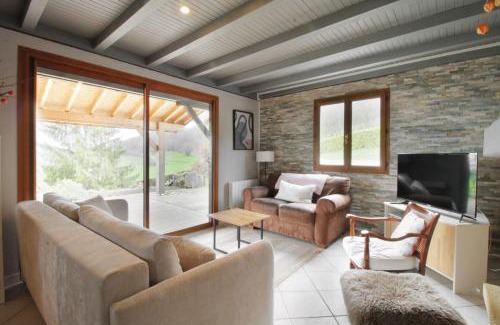Ontex House | Le petit belvédère chalet avec piscine & vue lac