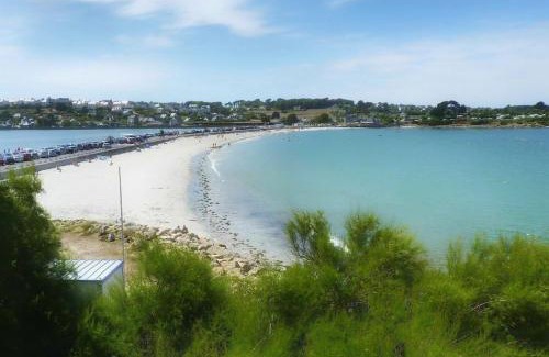 Saint-Pol-de-Leon House | Le petit gîte cosy de Kerigou avec vue mer et plage