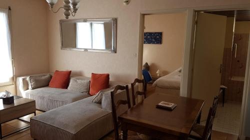 Massiac Apartment | Le Petit HERMITAGE - Gite 4 pers