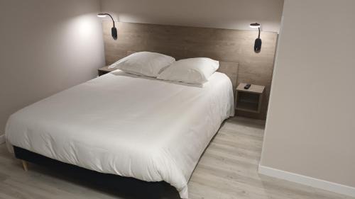 Beaumont-en-Veron Hotel | Le Petit Logis