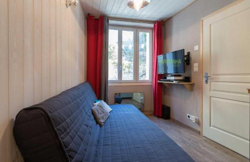 Murol House | Le Petit Lutess
