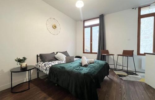 Meulan-en-Yvelines Apartment | Le petit nid à 2 MIN gare/centre Meulan