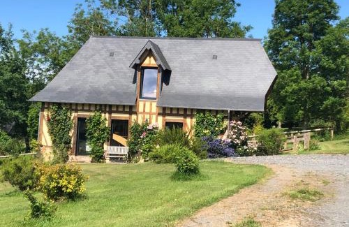 Bonneville-la-Louvet House | Le petit Orchard