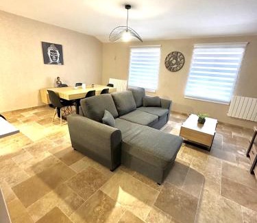 Saint-Laurent-sur-Saone Apartment | Le Petit Phuket - Appartement confortable et calme - Proche de toutes commodité - Stationnement facile à proximité