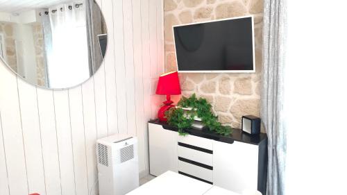 Brive-la-Gaillarde Apartment | Le Petit Paradis