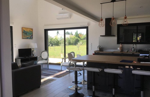Le Val House | LE PETIT SUD: VILLA 6/8 people with garden, boules court and terrace