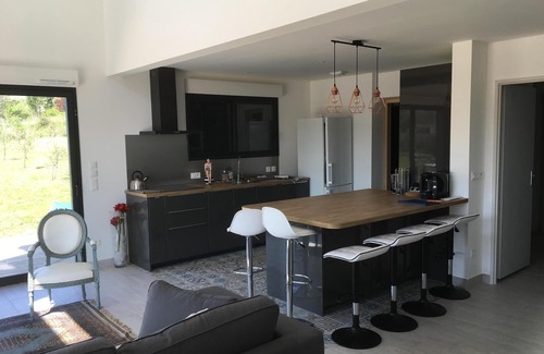 Le Val House | LE PETIT SUD: VILLA 6/8 people with garden, boules court and terrace