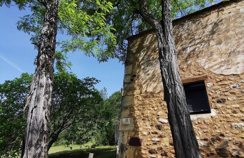 Saint-Germain-de-Belves Villa | Le Pigeonnier, private heated swimming pool, green setting, fiberglassed accommodation