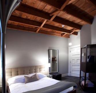 Sutton Hotel | Le Pleasant Hôtel & Café