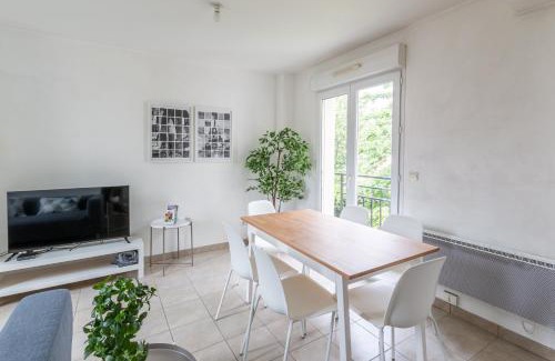 Palaiseau Apartment | Le Poincaré, Proche Gare RER, Parking, Arrivée autonome