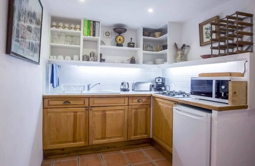 Montferrer Apartment | Le Pommier, a tranquil retreat with pool in its own valley 30 miles from the sea