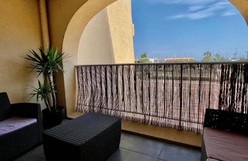 Toulon - Hyeres Apartment | Le Port Plage Studio tout confort Terrasse Clim